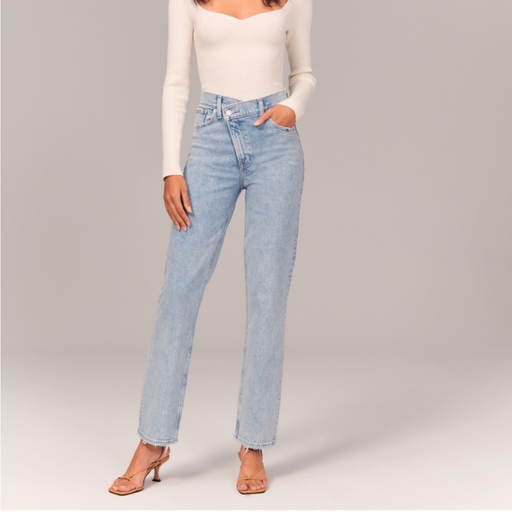 Abercrombie The 90’s Straight Ultra High Rise Jeans